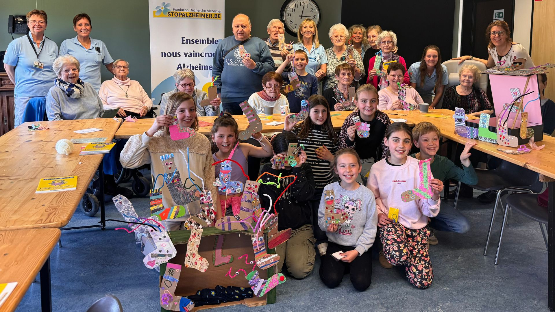 À Éghezée, des chaussettes contre Alzheimer tricotent du lien entre générations