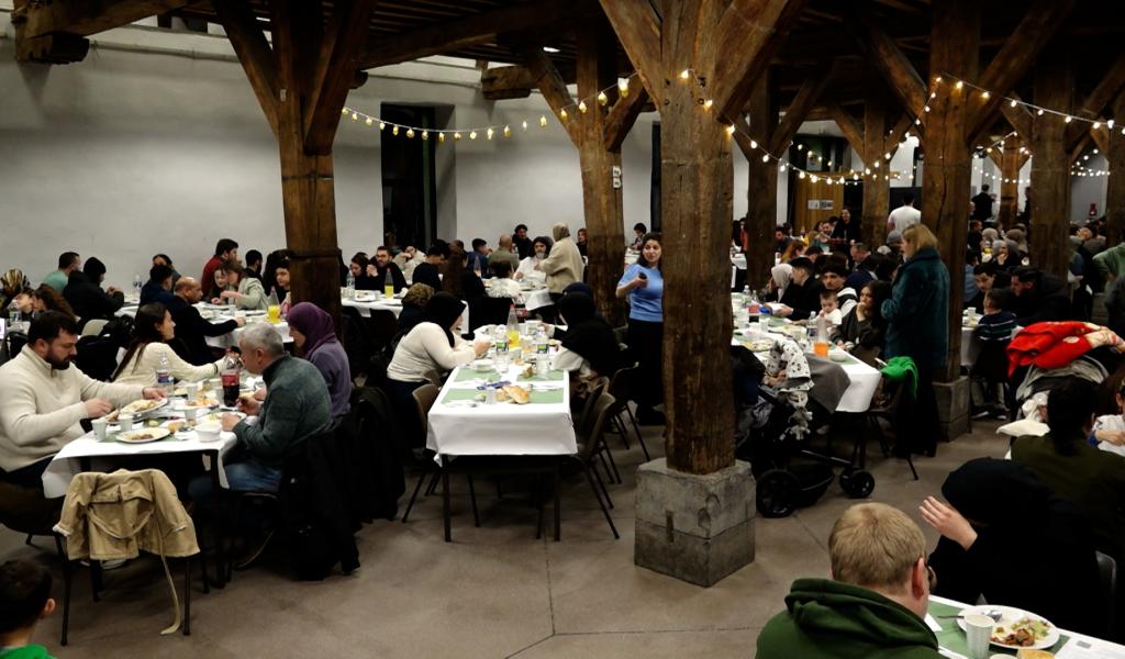 L'iftar, le repas partagé par 500 musulmans de Namur