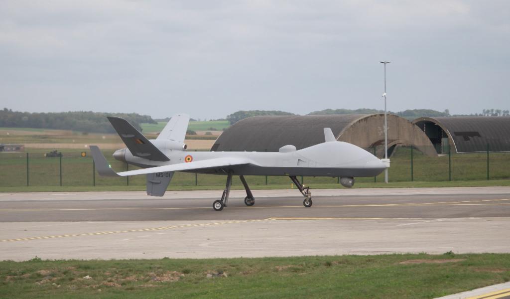 Florennes : la Défense présente son nouveau drone MQ-9B, bijou technologique de surveillance