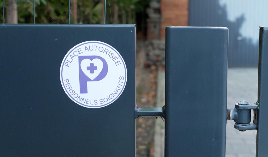 Des places de parking pour les personnels soignants