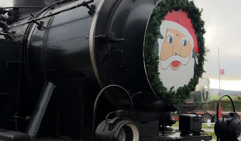 De Mariembourg à Treignes - Le Père Noël a troqué son traîneau pour un train à vapeur