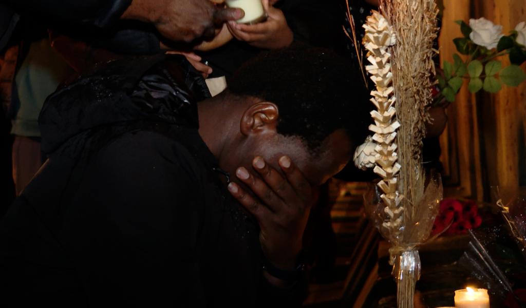 Hommage à Adamo Condé : une mobilisation réunit une centaine de personnes à Namur