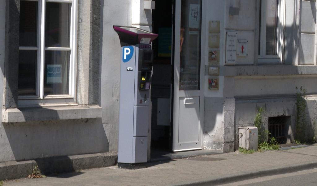 Le stationnement dans le centre passe au rouge