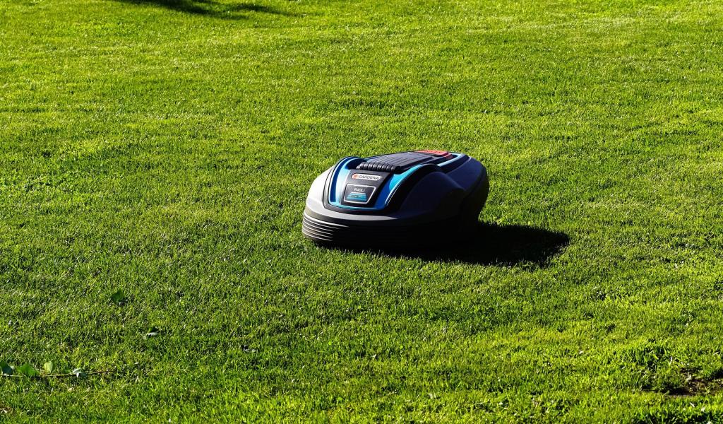 Les tondeuses robotisées bientôt interdites dès 18h partout en Wallonie