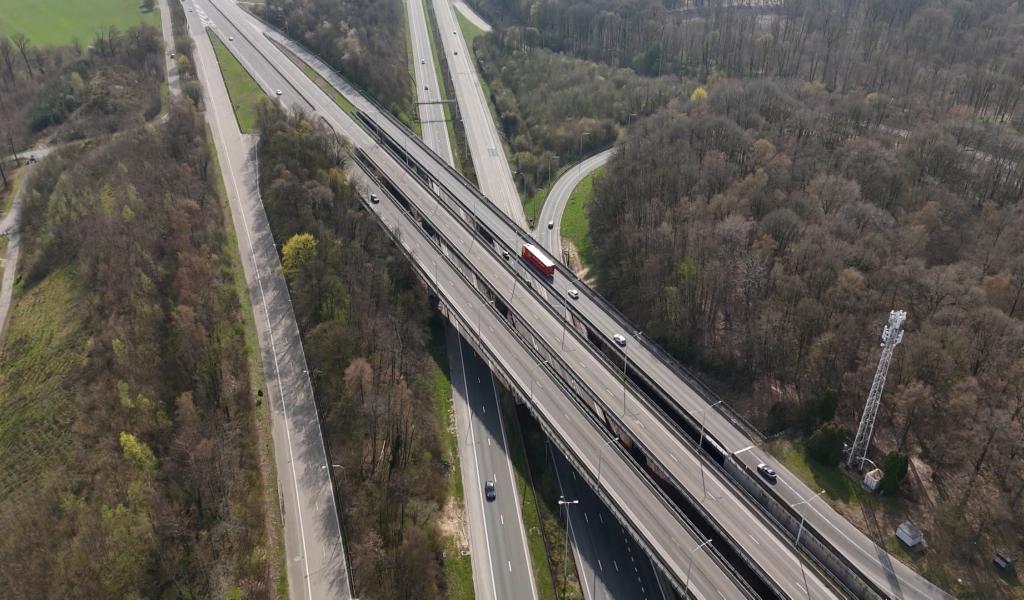 L'expresso : investissements à la base de Florennes, travaux E411 et distinction à Meux