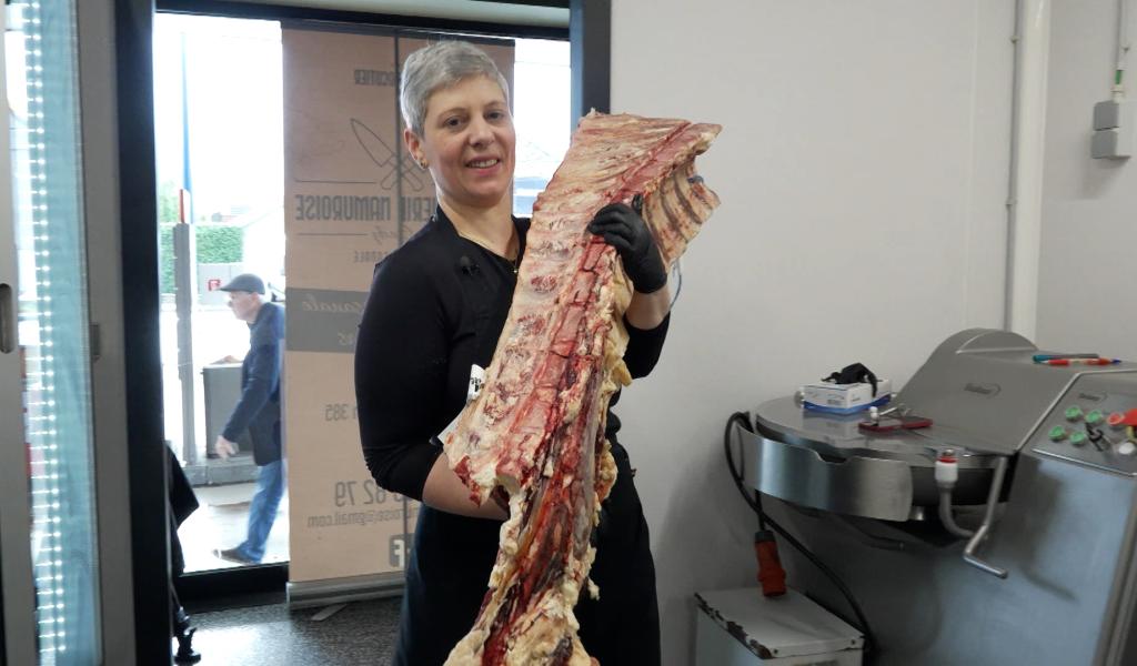 La gérante de la boucherie est une femme passionnée