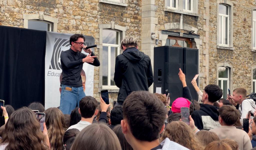 Le rappeur Tussy enflamme la cour de l'ISM de Pesche