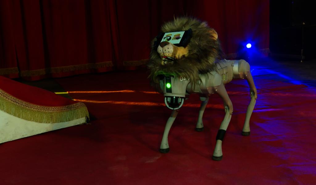 Un lion robotisé sur la piste de Bouglione