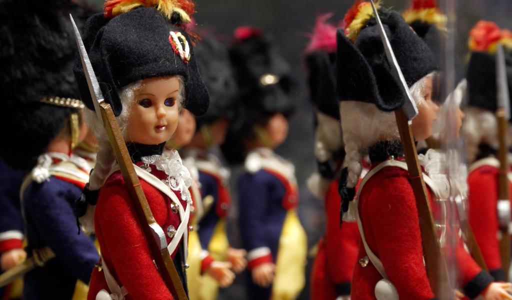 "Poupées en marche" , un patrimoine à hauteur d'enfants
