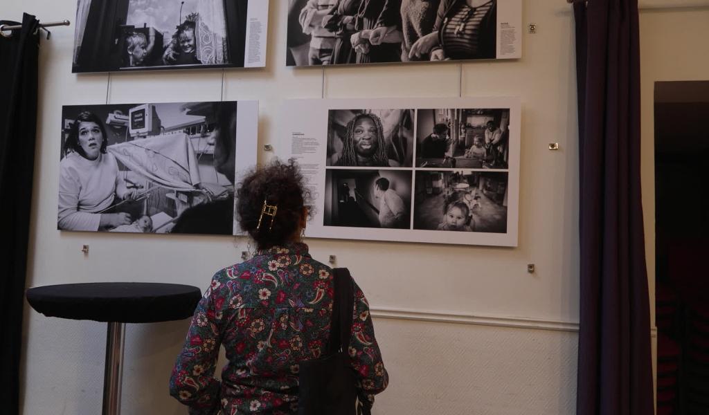 L’exposition « Cordons » met en lumière la réalité des mamans solos