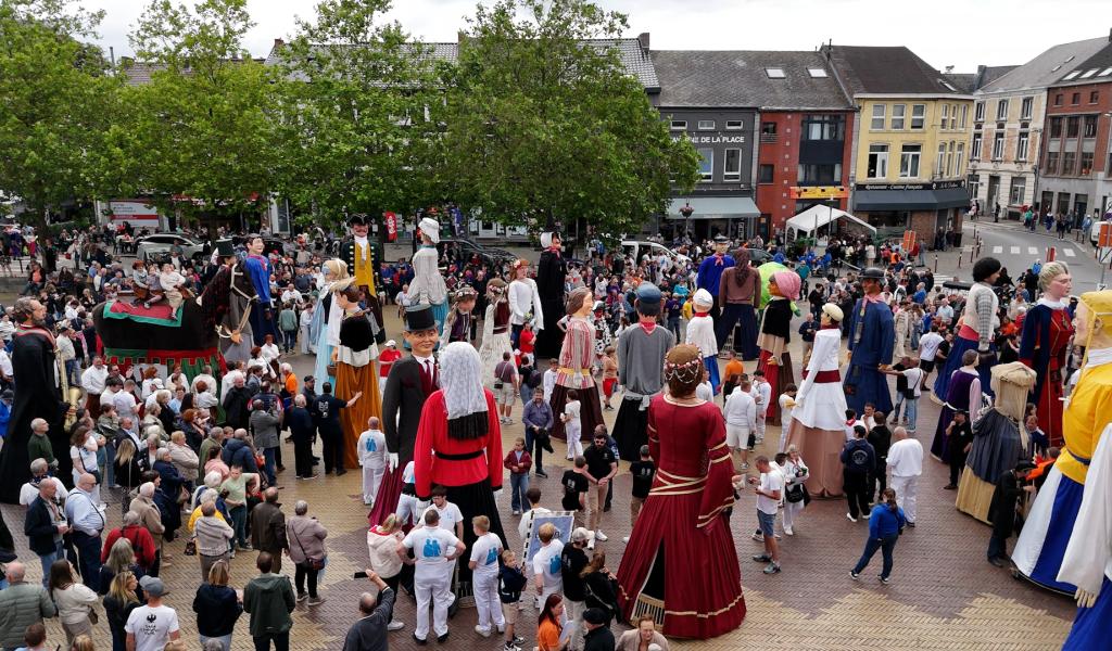 Les géants d'Auvelais en fête