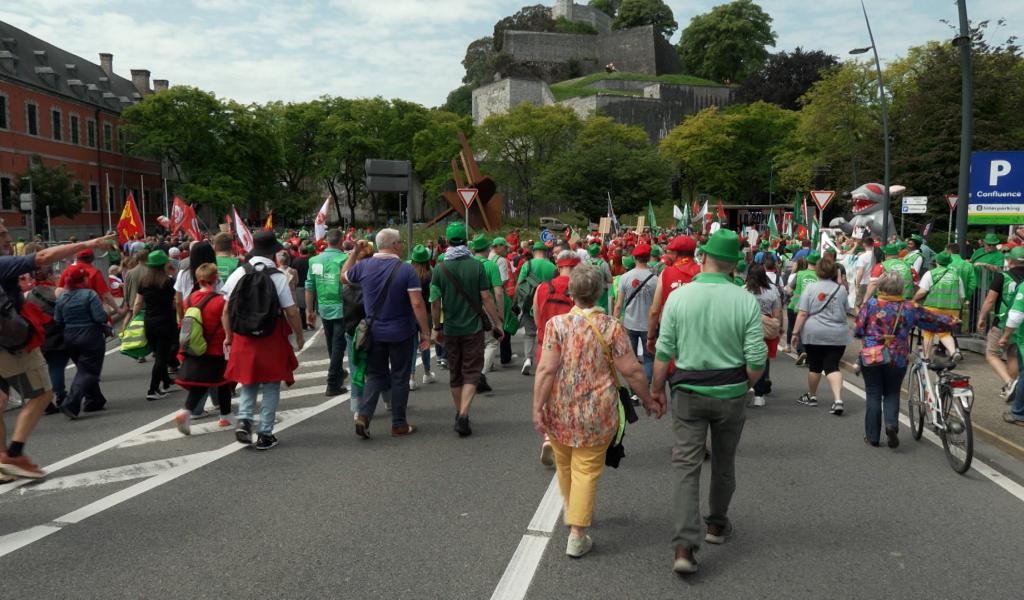 Des milliers de travailleurs dans les rues à Namur contre les restrictions budgétaires de la majorité MR-Engagés