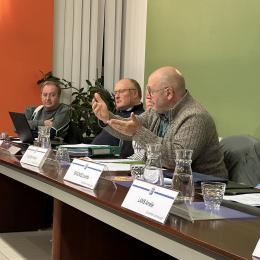 Philippeville : un conseil communal marqué par le dossier Commune–CPAS et un PST contesté