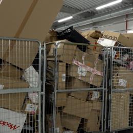 Plus de 6 000 colis de Noël quotidiens au centre de tri d'Andenne