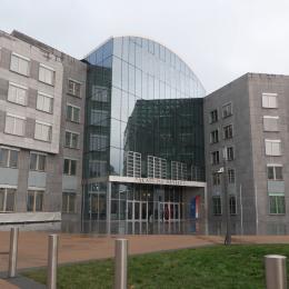 Justice: des briques, c'est bien. Des moyens, ce serait encore mieux!