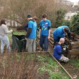 Service citoyen: des jeunes s'engagent dans des projets solidaires