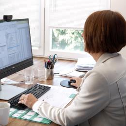 De plus en plus de femmes se lancent dans l'entrepreneuriat mais il subsiste des freins importants