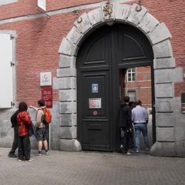 Sécurité renforcée autour de l’Athénée Royal de Namur après des actes de vandalisme