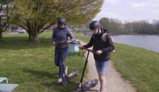 Promenade en trottinette électrique tout-terrain
