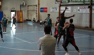 Jusqu'au bout du suspense entre la jeunesse belgradoise et le grand Fraire