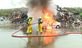 Un nouveau procédé de lutte contre les incendies de voitures électriques à Beez chez Dubail recycling.