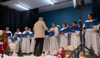 Les Troubadours de l'Eau Noire enchantent un marché de Noël