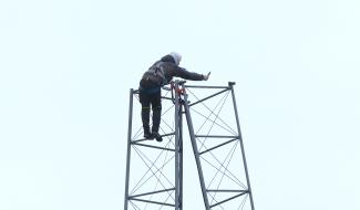 Radio Chevauchoir : une antenne brisée