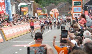 Tour de Wallonie : Oliver Knight surprend le peloton et s'offre la première victoire de sa carrière