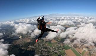 Une météo très compliquée pour les compétitions de parachutisme à Temploux