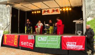 Prélude à la manifestation du 14 : des débats syndicaux au pied du Parlement wallon