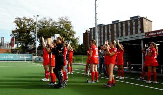 Hockey Namur : non programmée pour jouer les premiers rôles, l’équipe première dames s’invite dans la course au titre