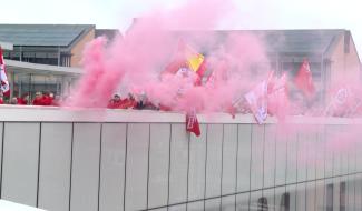 Grève nationale contre l’Arizona : "Tu me mets 67, je te mai 68!"