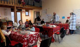 Philippeville : des ateliers créatifs pour préparer la Grande fête de Noël solidaire