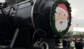De Mariembourg à Treignes - Le Père Noël a troqué son traîneau pour un train à vapeur