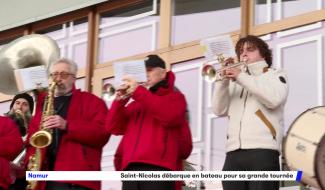 Namur : Saint-Nicolas débarque en bateau pendant sa grande tournée