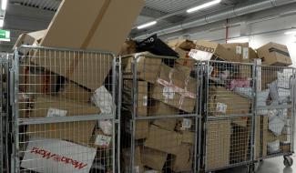 Plus de 6 000 colis de Noël quotidiens au centre de tri d'Andenne