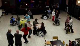 Cyclo bal : Folknam Musique Trad organise son premier bal folk pour personnes en chaise roulante