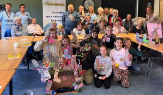 À Éghezée, des chaussettes contre Alzheimer tricotent du lien entre générations