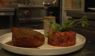 image du plat de veau et fraises