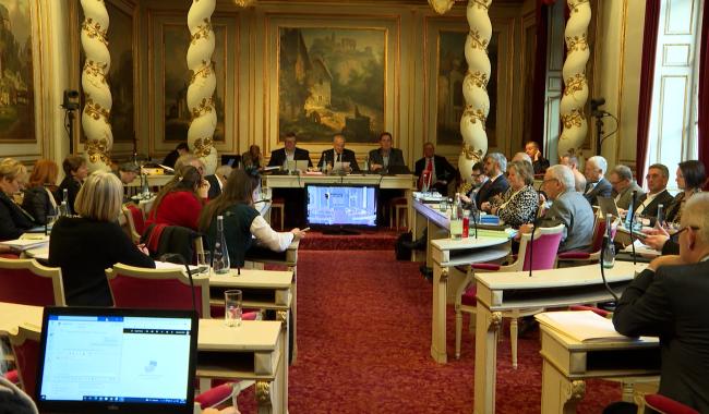 Politique: jeu de chaises musicales au niveau provincial