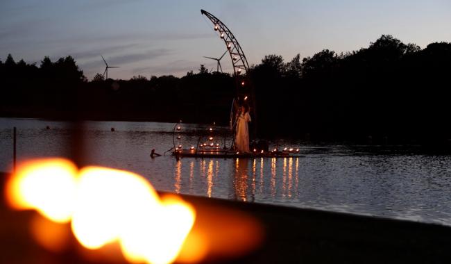 "De feu et d'eau" : un spectacle nocturne empli de magie au lac de Bambois