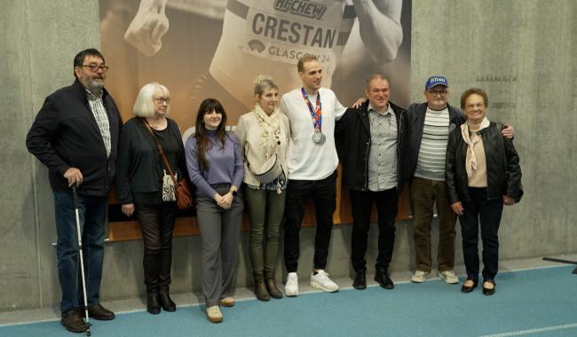 Eliott Crestan mis à l'honneur à Louvain-la-Neuve, il a désormais son portrait au Blocry