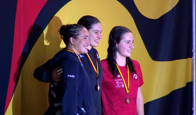Sarah Dumont et Pauline Zeller, médaillées, et en grande forme aux championnats de Belgique de natation