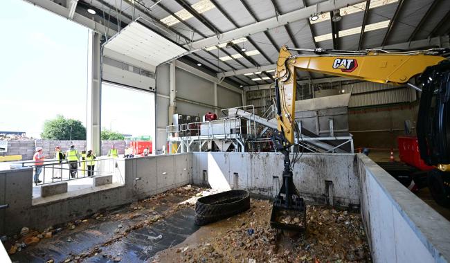 Veolia inaugure une nouvelle usine qui fait sauter les emballages