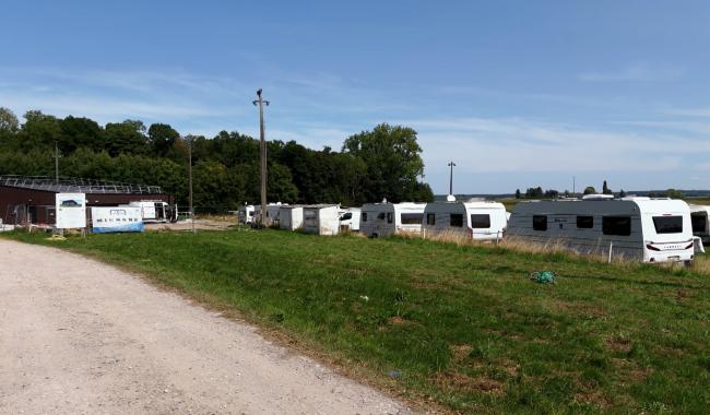 Walcourt : 40 caravanes de gens du voyage installées à Tarcienne