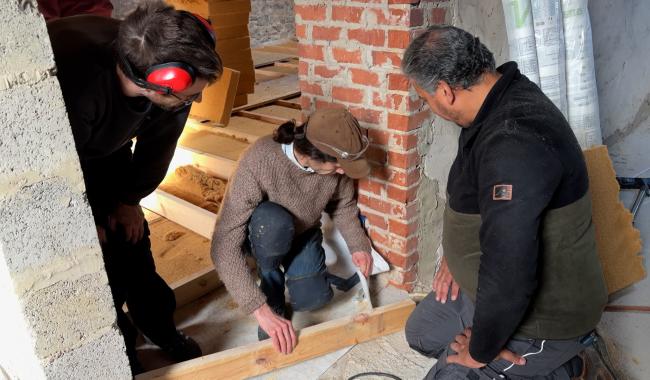 Écologique : un chantier-école pour apprendre à isoler naturellement