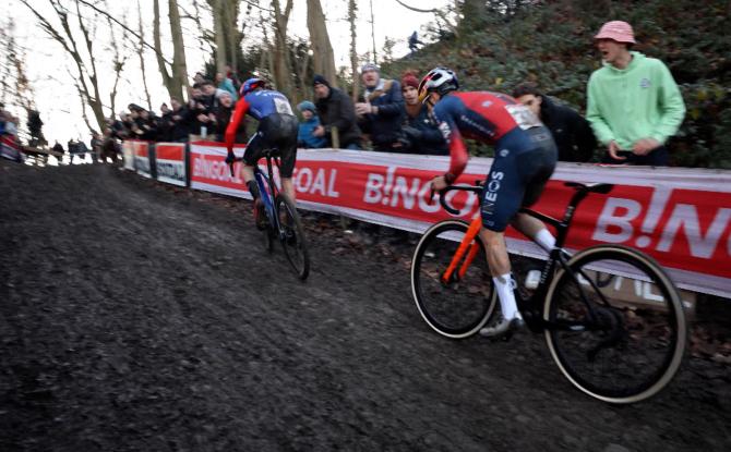 Pidcock prend sa revanche sur la citadelle, Alvarado en démonstration