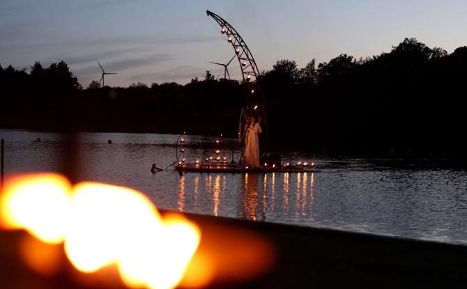 "De feu et d'eau" : un spectacle nocturne empli de magie au lac de Bambois