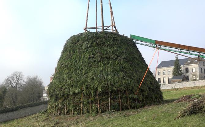 Grand feu de Bouge:  l’heure de la pause pour le traditionnel dîner au bois
