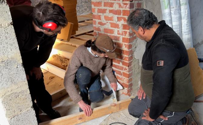 Écologique : un chantier-école pour apprendre à isoler naturellement